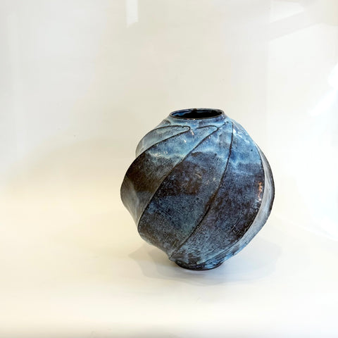 "Pale Moon" Vase - Round - Twist Facetted - XL • May25 • TH0002