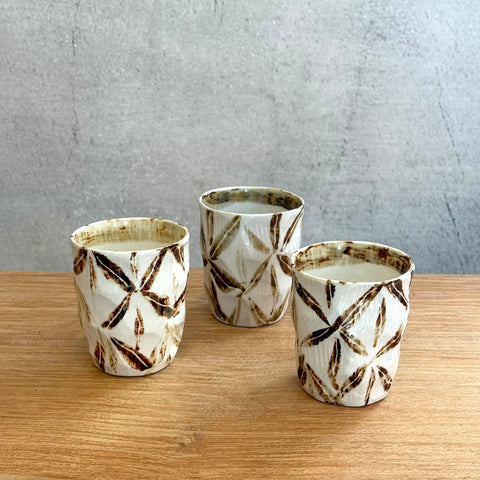 Beakers - Medium - Cross-hatch • Jun25