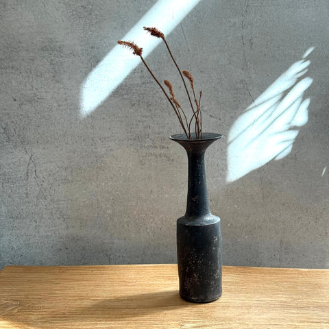 Trumpet Vase - Medium - Black • serious PLAY