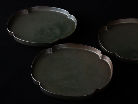 Tsudoi - Shallow Plate with Black Iron Glaze